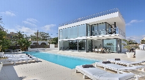 Nice minimalist style villa near to Ibiza with rental license for sale