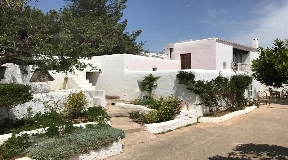 Authentic villa with beautiful surroundings of Benimussa for sale