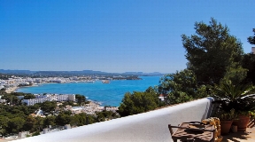 Townhouse in peaceful location with large terrace and sea view for sale
