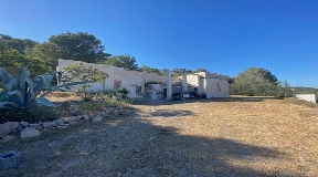 Nice finca in Sa Caleta for sale with nice sea views 300m