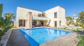Wonderful villa for sale near to the Port des Torrent Beach