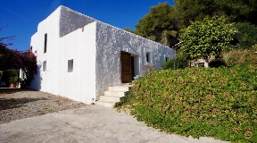 Rural villa with extensive land in Santa Gertrudis for sale