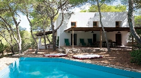 Beautifully renovated villa for sale in Formentera with nice sea views