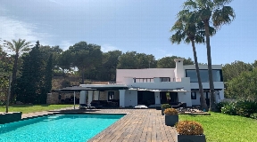 Superb luxurious villa with large living space and amazing views for sale