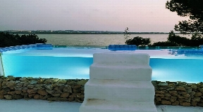 Spectacular frontline villa to the sandy beach in Formentera for sale