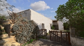 Farmhouse for sale nestled in unspoilt nature close to San Lorenzo