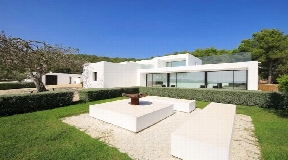 Very well situated villa with nice sea views near to Ibiza for sale