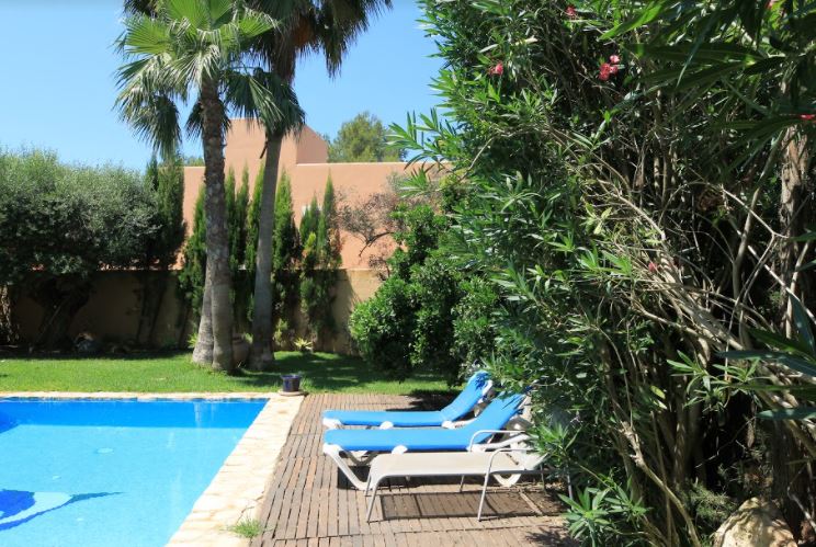Spacious villa located in an acquired area from Can Furnet for sale