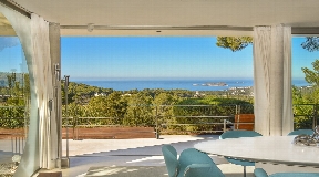Luxurious villa built by the famous Bruno Erpicum