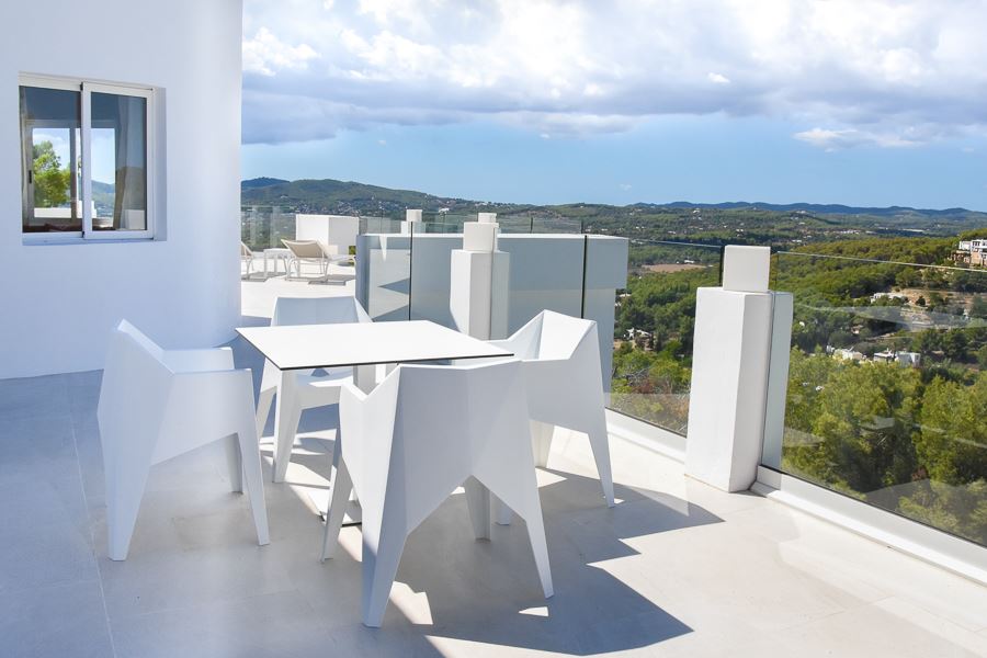 Very large villa in a convenient mountain location with a panoramic view of Can Furnet