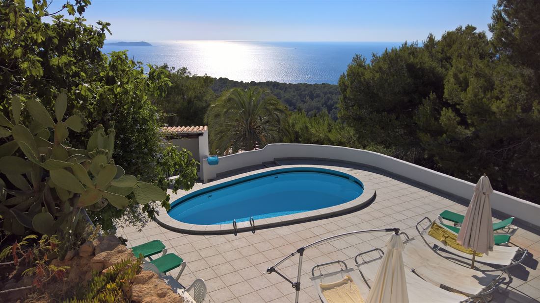 Hillside villa with a sea view with sunset for sale