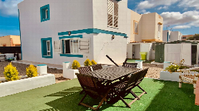 Wonderful semi-detached villa in quiet area 300 metres from the sea