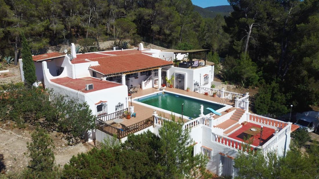 Nice finca in the mountains of Benimussa with wonderful sea views