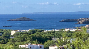 Nice villa with sea view in Cala Llenya