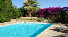 Fantastic villa with large garden close to the beach