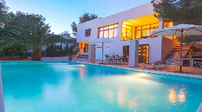 Spacious family home with panoramic countryside views for sale