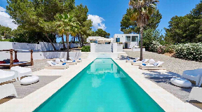 Modern villa for sale in Santa Gertrudis with large pool