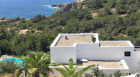 Amazing island house with beautiful sea views for sale