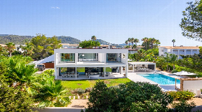 A newly build modern villa for sale in Cala Tarida