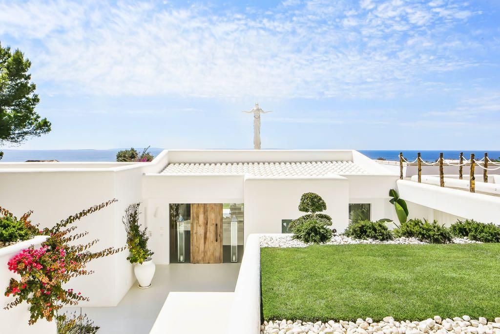 Frontline villa for sale in Es Cubells with private beach