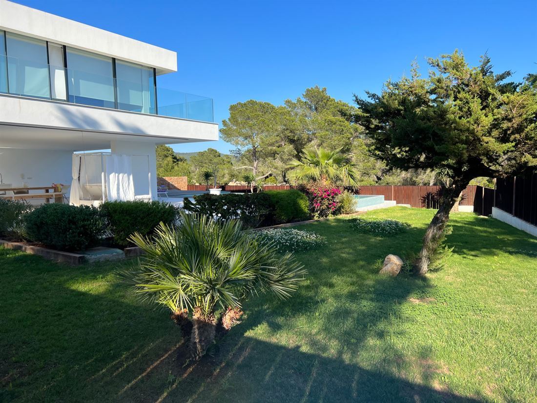 Luxurious Villa with access to private beach in Vista Alegre for sale