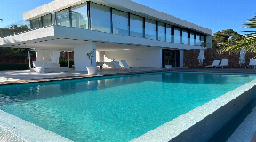 Luxurious Villa with access to private beach in Vista Alegre for sale