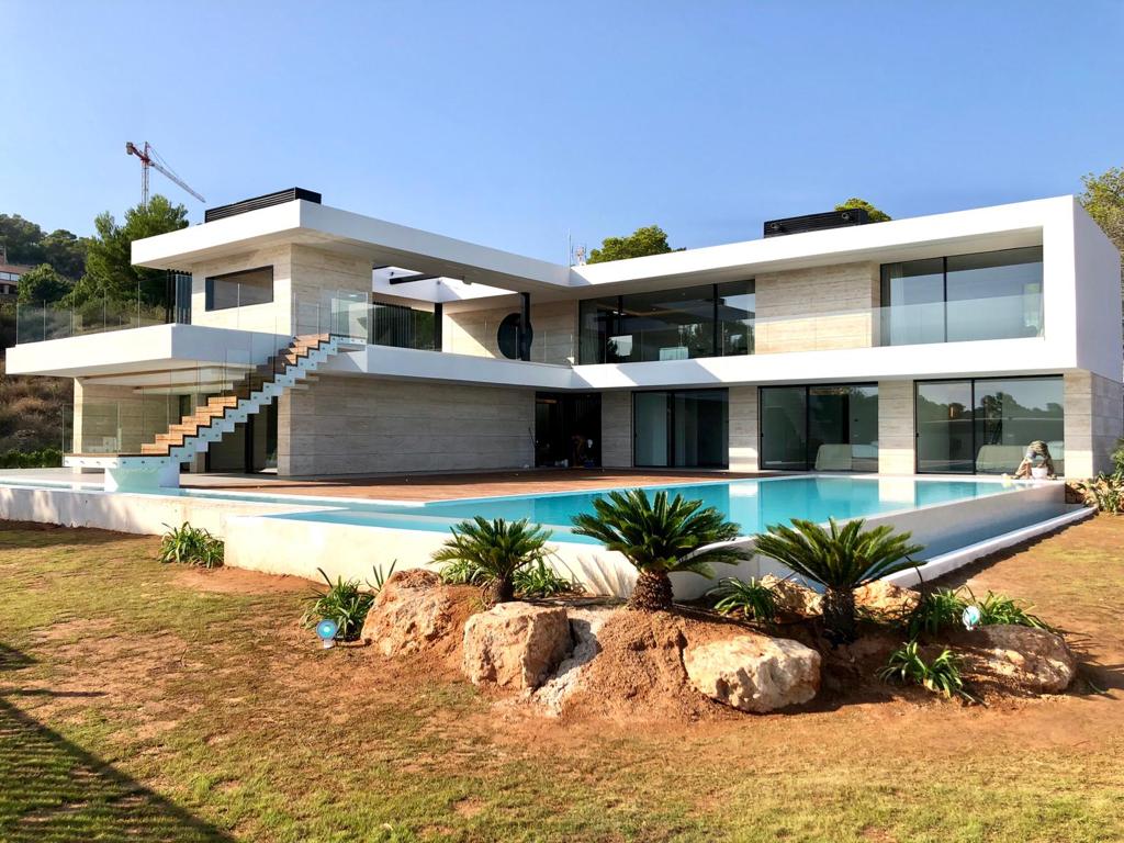 Nice Modern Villa in the gated community Vista Alegre for sale