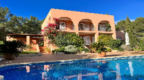 Nice country house in Santa Gertrudis with swimming pool for sale