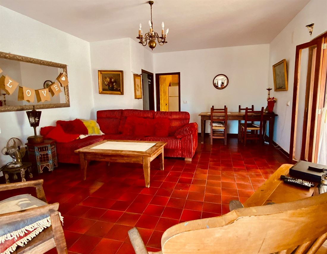 Wonderful family villa with sweeping countryside views in San Mateo for sale