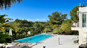 Nice villa on a hillside to the Salinas pools with views
