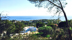 Plot near Cala Tarida with licence to build an ultra-modern villa with 2 pools fpr sale