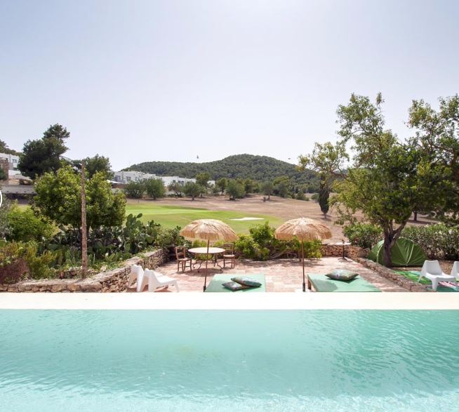 Cosy villa with restaurant permit first line to the golf course in Roca Llisa for sale