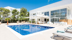 Six-bedroom villa for sale in Cala Vadella with Es Vedrà views and rental license