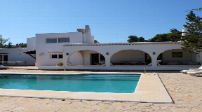 Spacious six bedroom house in San Augustin for sale