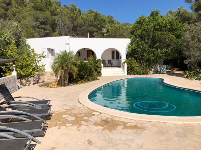 Renovation property for sale in a beautiful quiet location in front of San Miguel