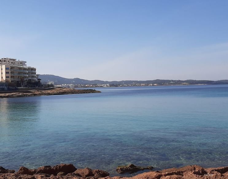 House of about 240m2 in front of the sea for sale