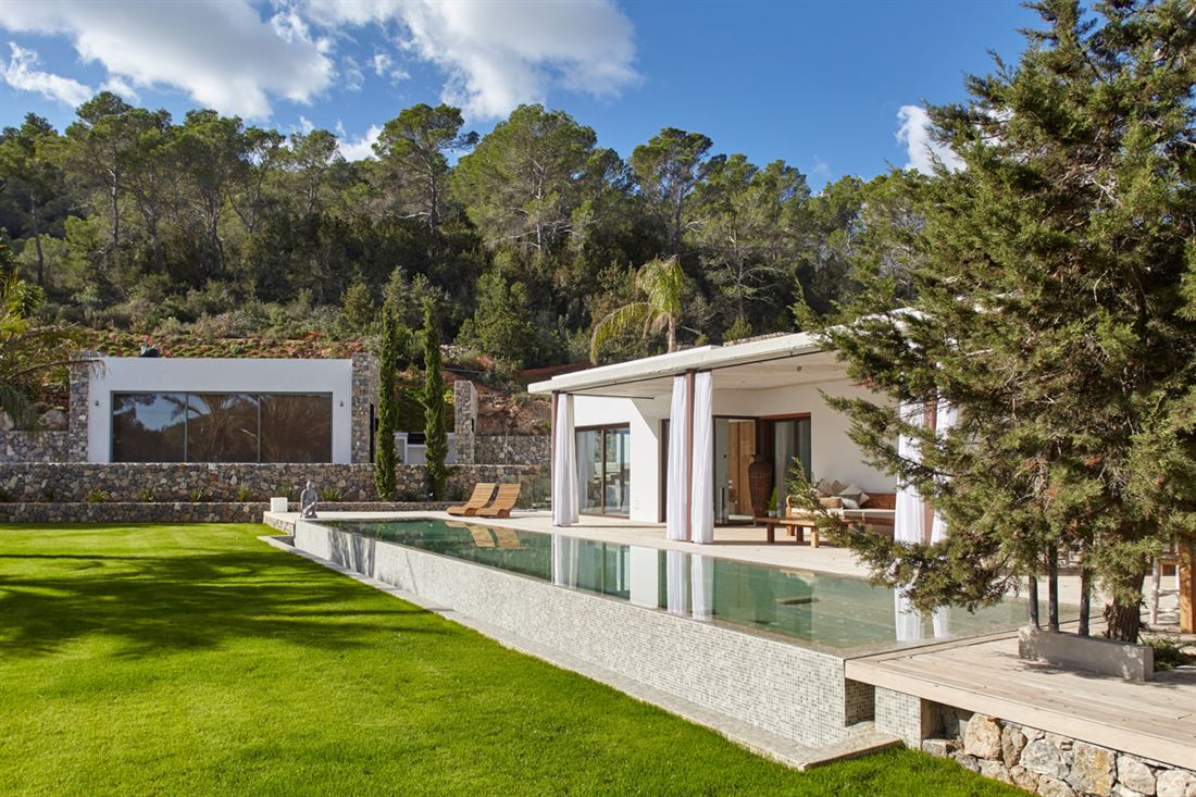 Furnished and beautifully designed villa nea Cala Jondal for sale