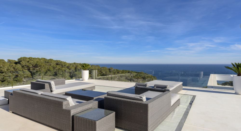 Modern luxury villa in Cap Martinet for sale