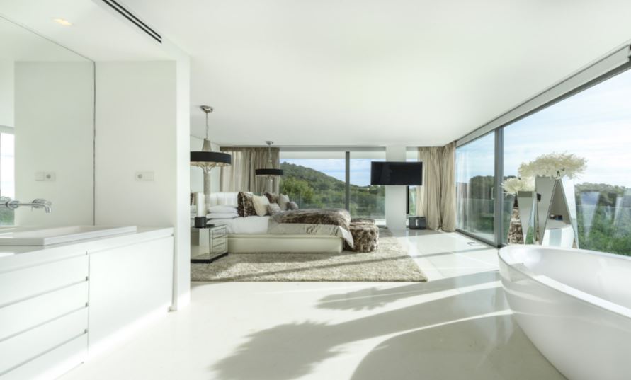 Modern luxury villa in Cap Martinet for sale