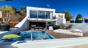 Duplex of 180m2 distributed in 2 floors front sea front for sale in Ibiza