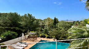 Nice 350 m2 villa with sea views situated in Can Furnet for sale