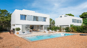Newly built house within walking distance to the beach Cala Llenya for sale