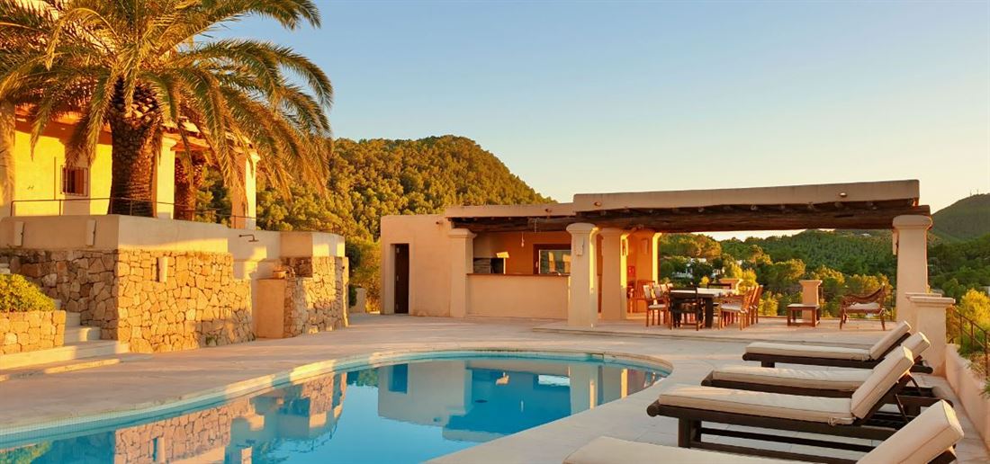 Villa with stunning panoramic sea and sunset views in Benimussa for sale