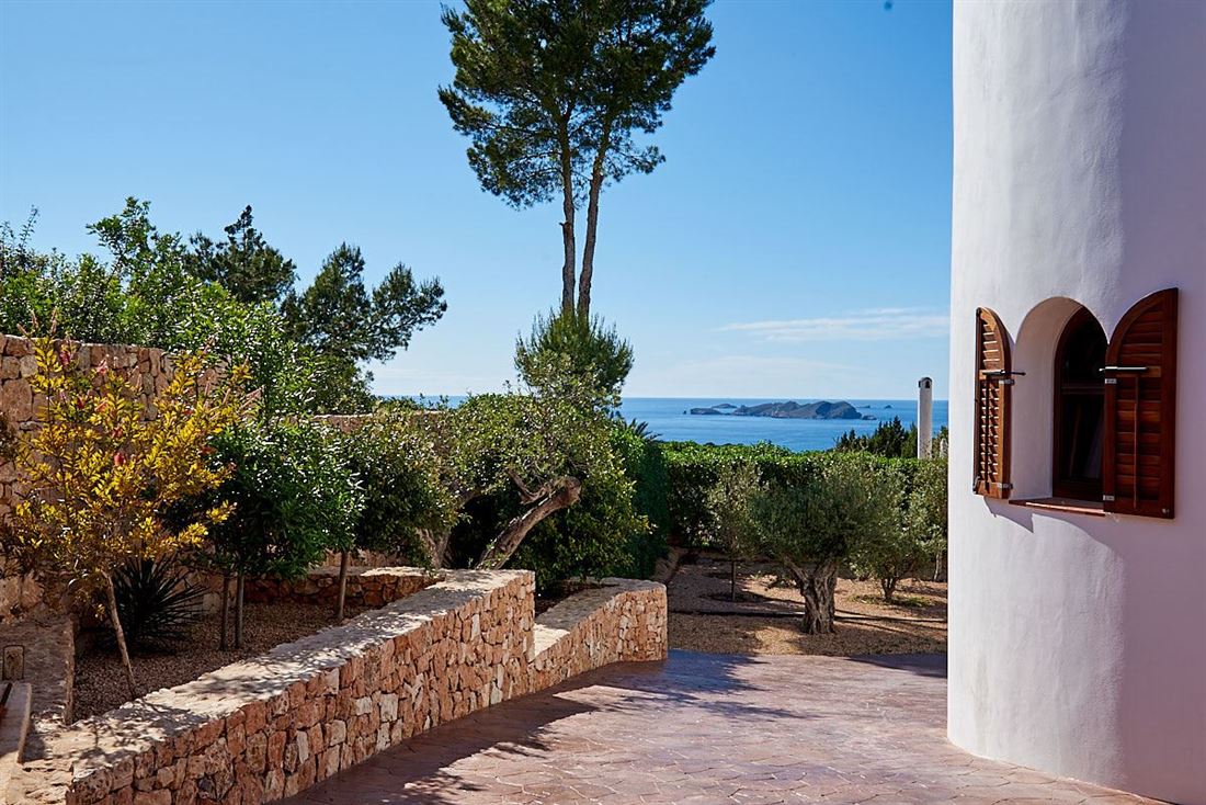 Villa located in the hills between San Jose and Cala Tarida with beautiful view to the west coast