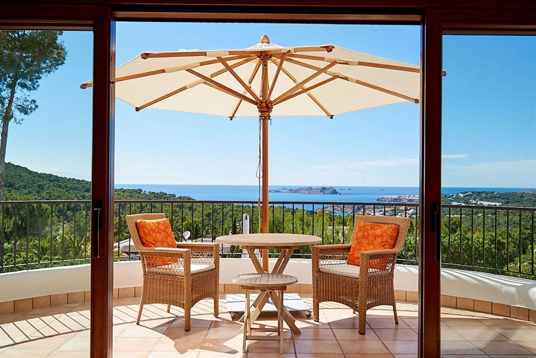 Villa located in the hills between San Jose and Cala Tarida with beautiful view to the west coast