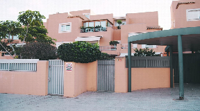 Generous semidetached house in central location in Can Misses
