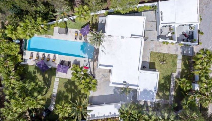 Wonderful design Villa for sale with License in Benimussa