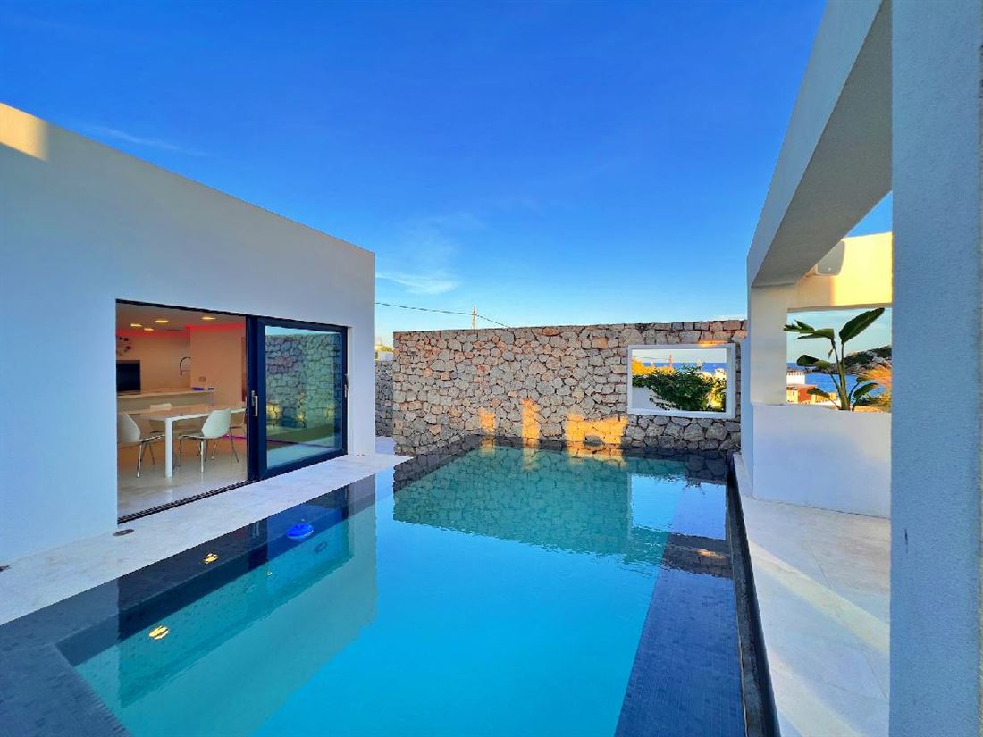 Modern villa in Illa Plana with sea view for sale