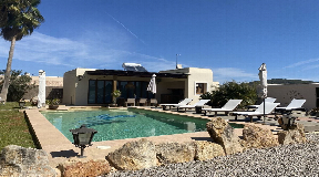 Wonderful Mediterranean Villa with country side views and Tourist License for sle