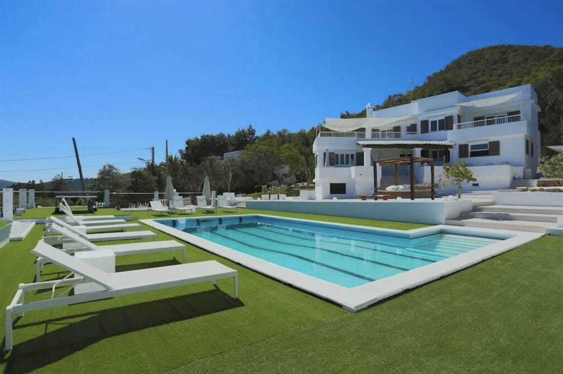 Nice villa only 5 minute to Ibiza town with unparalleled sea views for sale